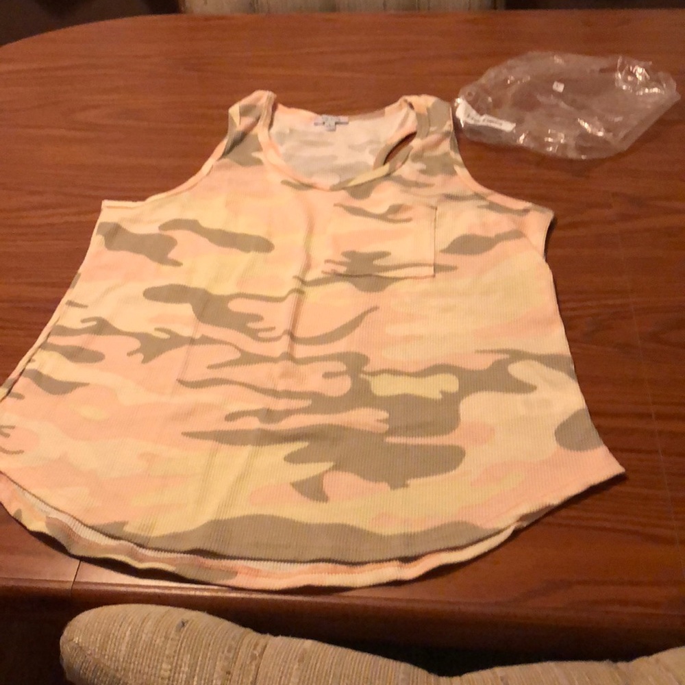 White Birch Sz L Camo Tank Top NWOT.